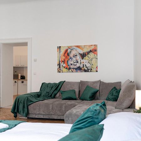 Prime Location & Peaceful Shared 2 Bedroom Apt With Backyard Vídeň Exteriér fotografie