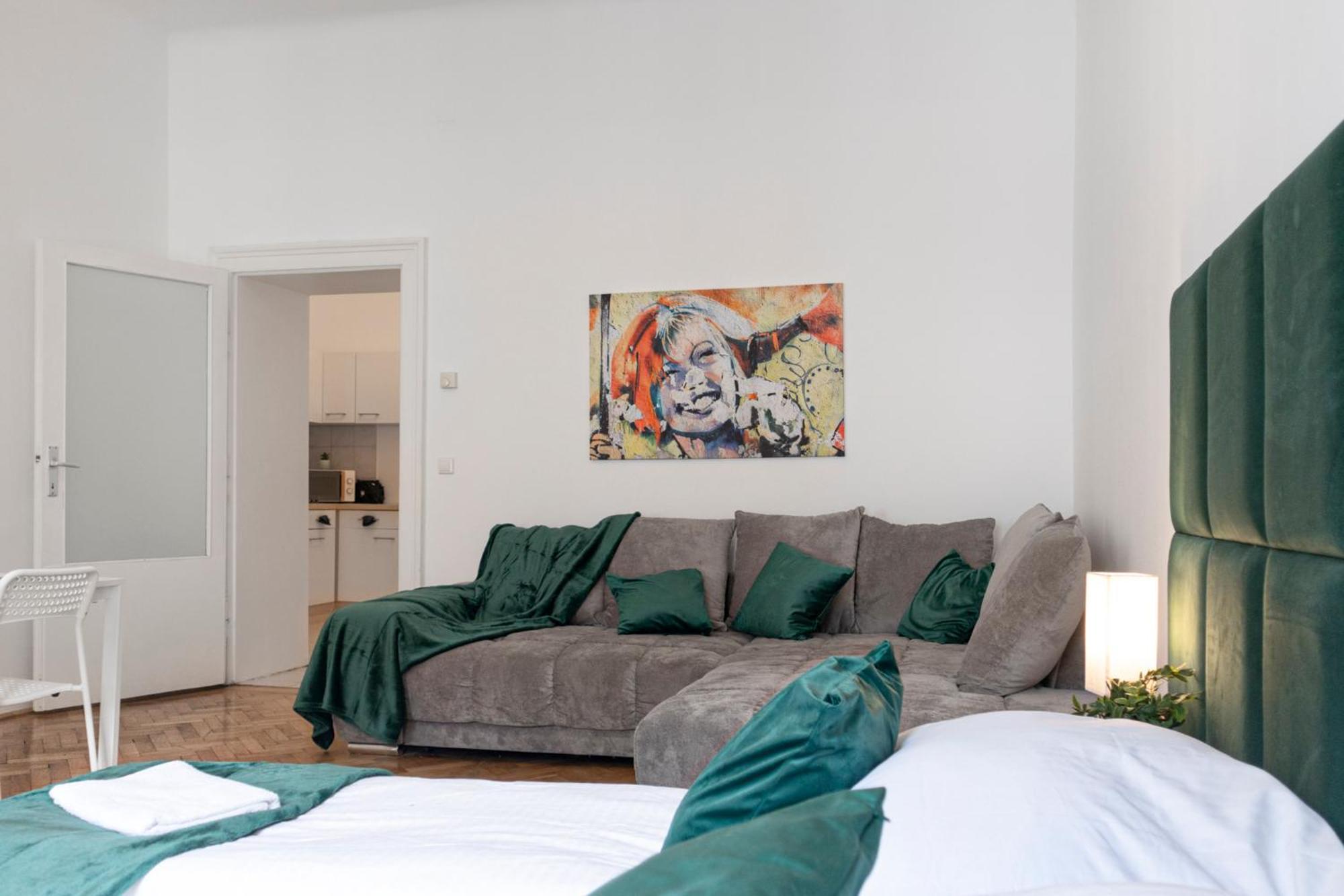 Prime Location & Peaceful Shared 2 Bedroom Apt With Backyard Vídeň Exteriér fotografie
