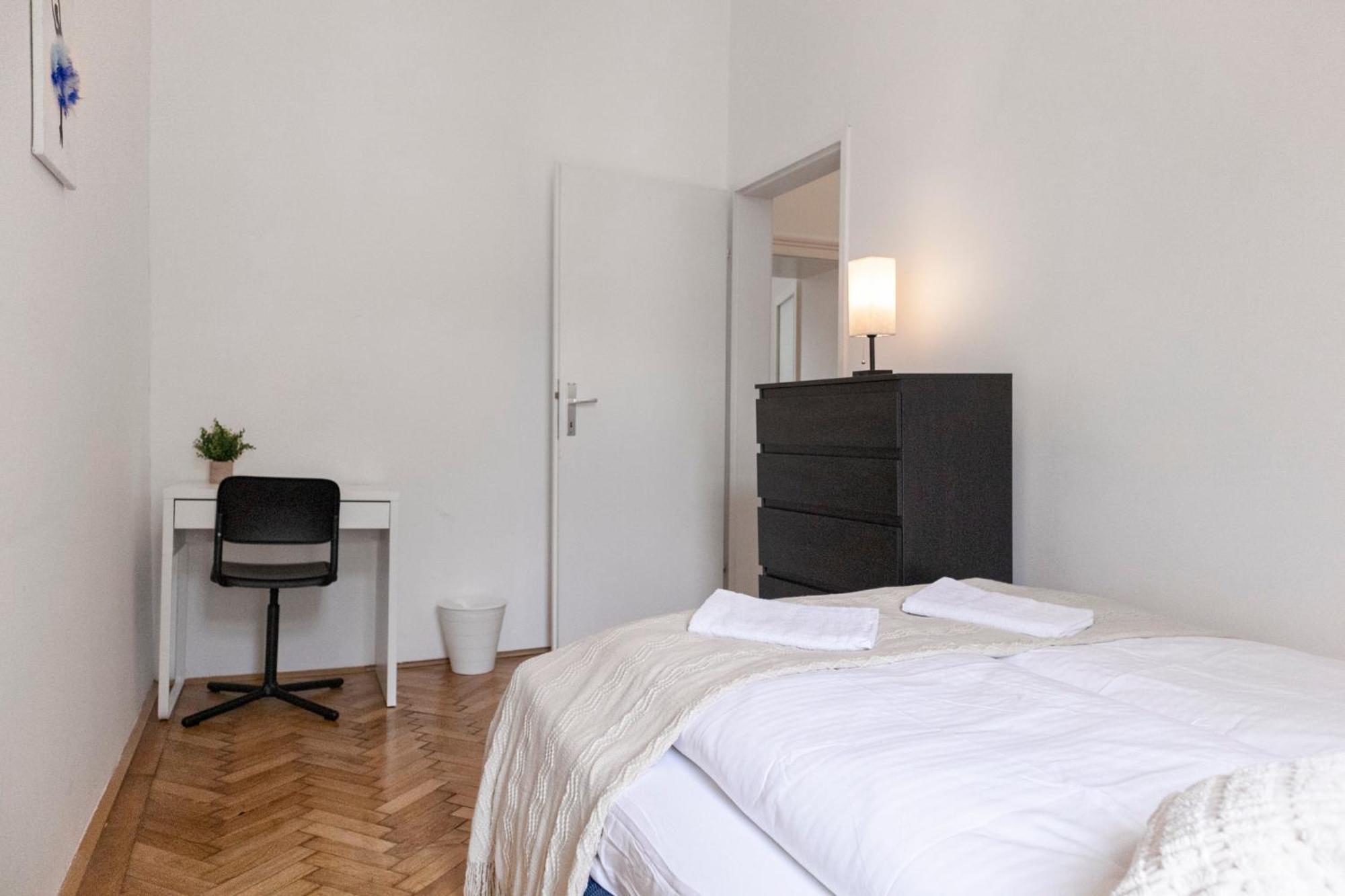 Prime Location & Peaceful Shared 2 Bedroom Apt With Backyard Vídeň Exteriér fotografie