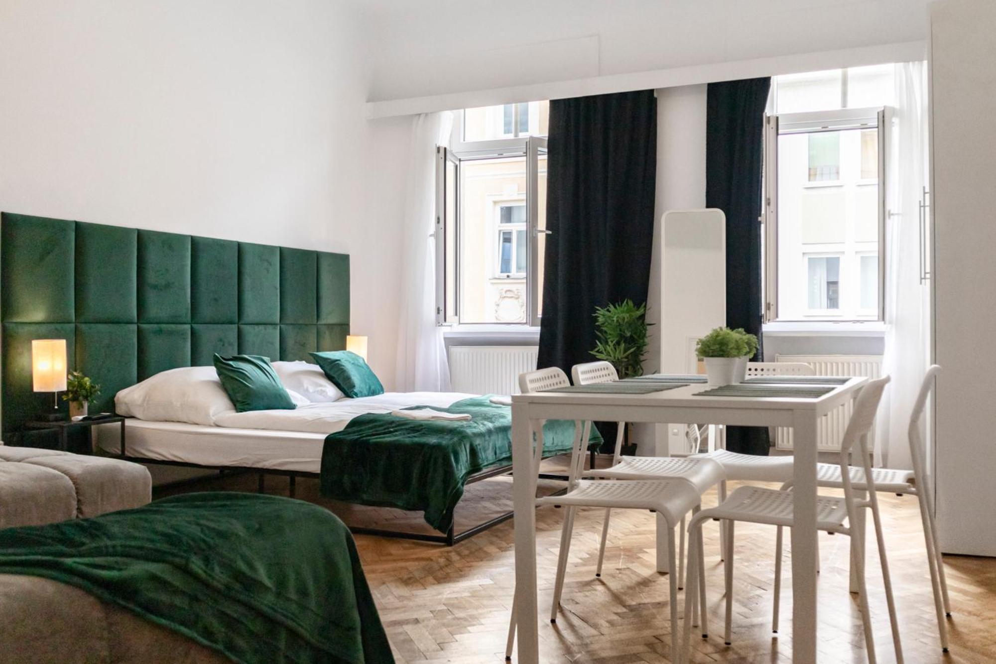Prime Location & Peaceful Shared 2 Bedroom Apt With Backyard Vídeň Exteriér fotografie